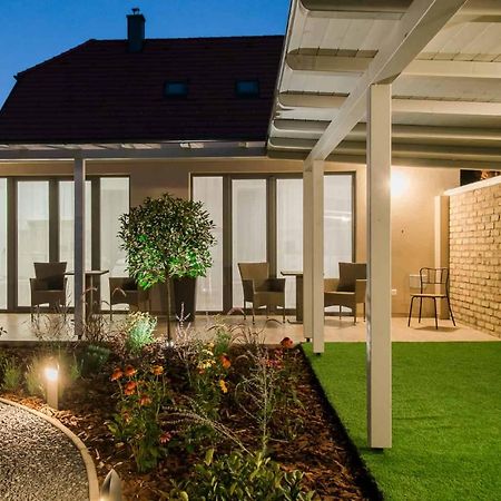 Villa Strokay - Few Minutes Walk From Lake Balaton ケストヘイ エクステリア 写真