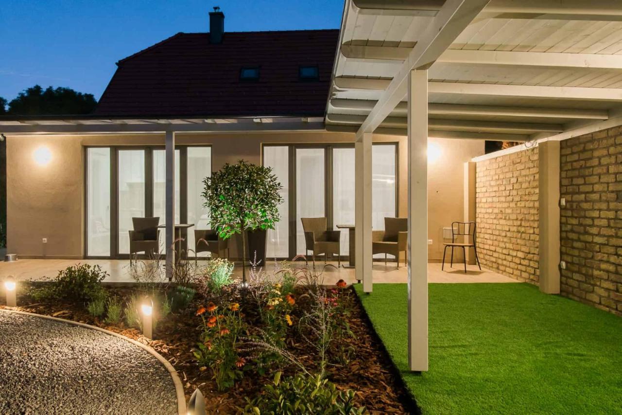 Villa Strokay - Few Minutes Walk From Lake Balaton ケストヘイ エクステリア 写真